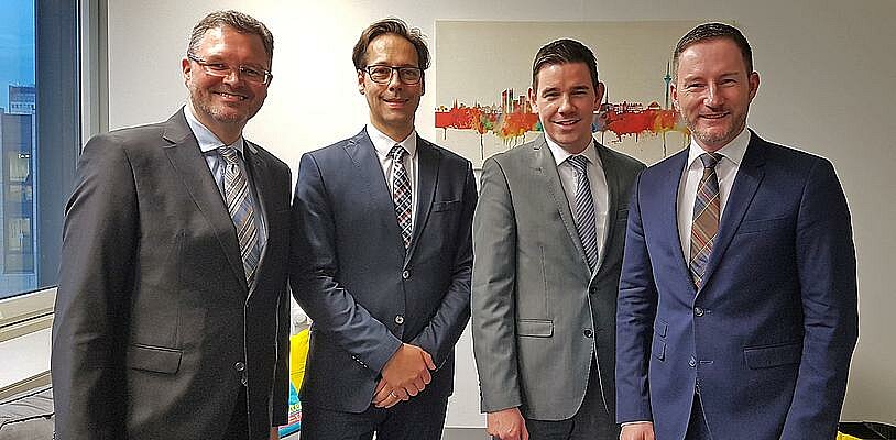 Sprachen im Landtag über die Zukunft der Straßenausbaubeiträge (v.l.): Bodo Middeldorf (FDP), Dr. Johann Werner Fliescher, Erik Uwe Amaya und Stephen Paul (FDP).